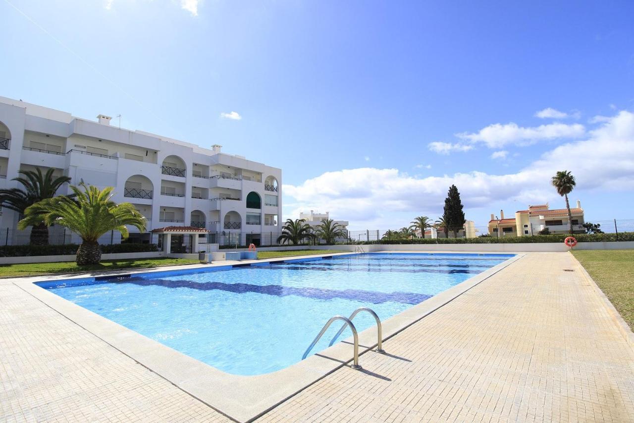 Armacao De Pera Brightness With Pool By Homing Lägenhet Exteriör bild