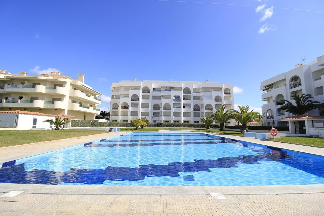 Armacao De Pera Brightness With Pool By Homing Lägenhet Exteriör bild