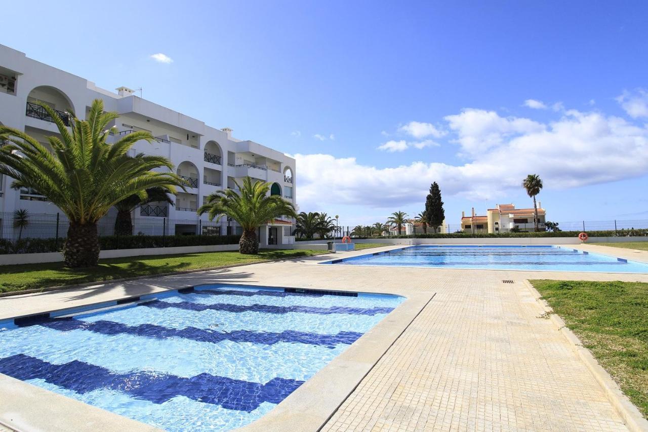 Armacao De Pera Brightness With Pool By Homing Lägenhet Exteriör bild